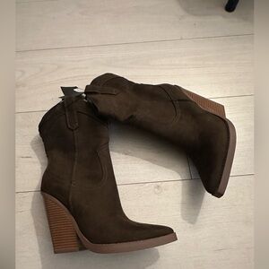 New Forever 21 Western brown boots
size 7